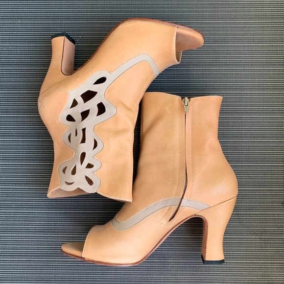 *gently used* John Fluevog Miracles Bethsaida boots (size 9.5, fits like 8-8.5) - Picture 3 of 14